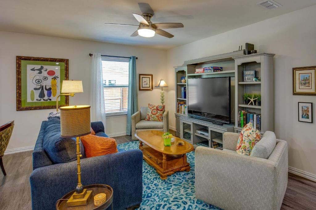 Gun Barrel City House | Game Room + Walk to Beach: Gun Barrel City Gem!