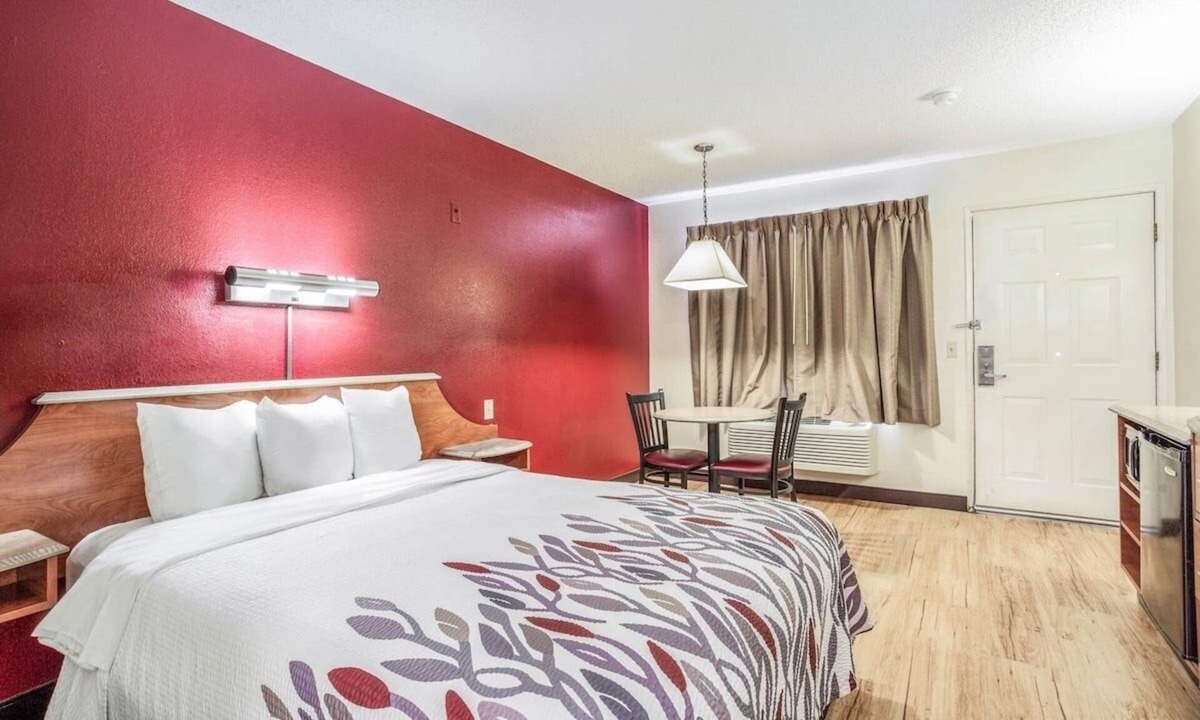 Allison Hotel | Getaway with Pool, Gym Access & Free Breakfast | 6.5 mi to Red Rock Park
