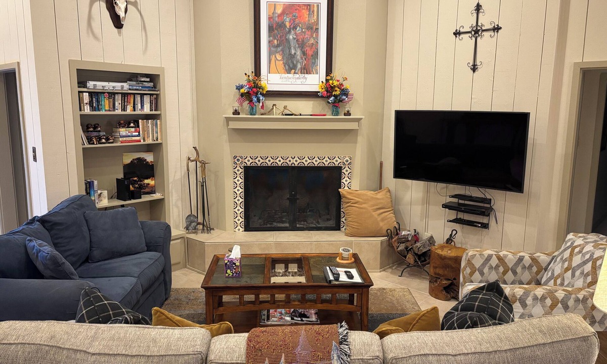 Kerrville House | Golf, Pickleball and Tennis in a spacious 4 bedroom, 4 Bath home