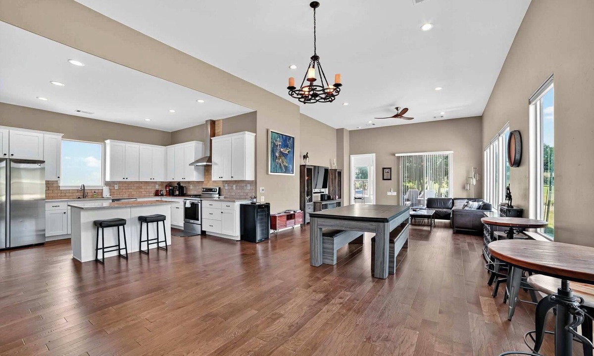 Horseshoe Bay West House | Golf Views, Hot Tub & Family Fun