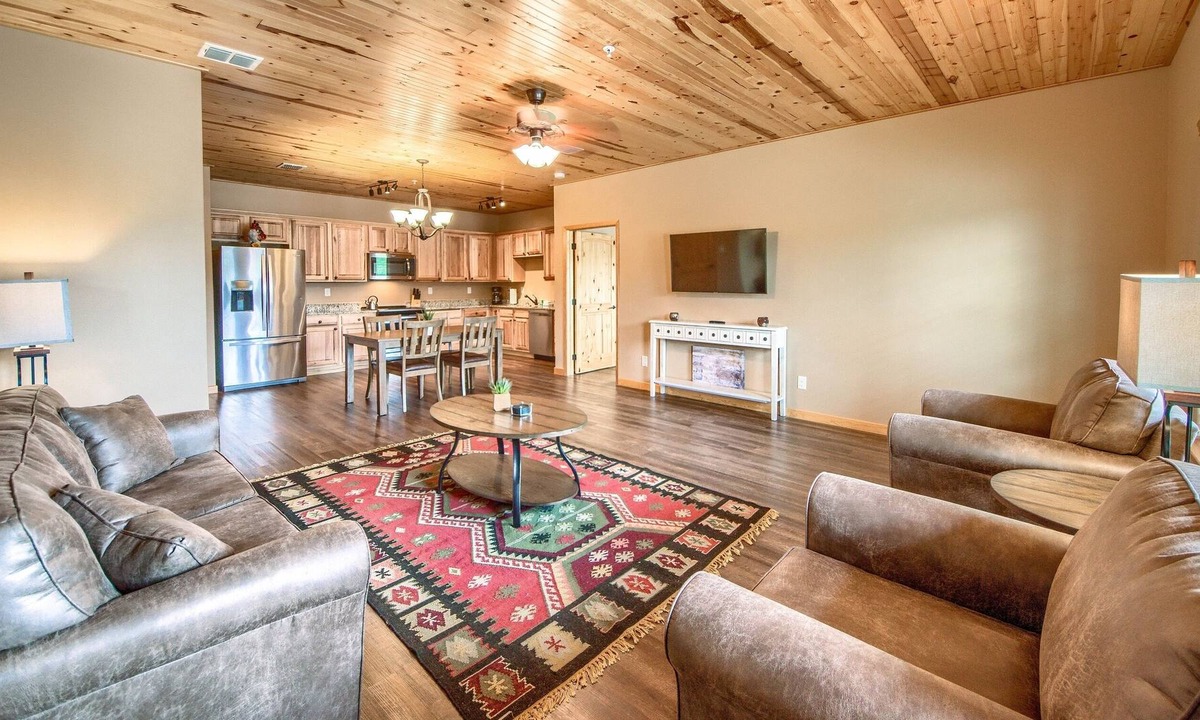 Gruene Condo | Gorgeous Condo Historic Gruene with pool! Dog friendly!