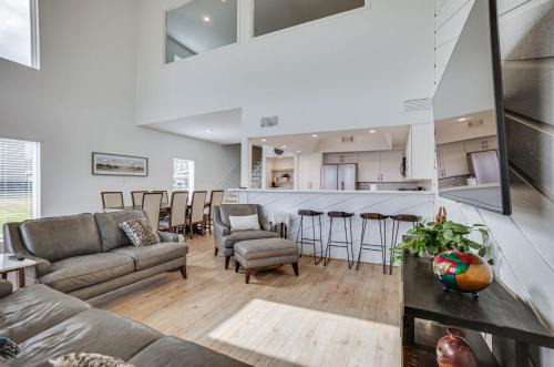 April Sound House | Gorgeous Lakefront Townhome w/Pool Access & Views