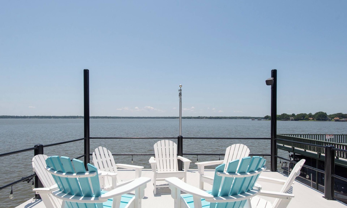 Gun Barrel City House | Gorgeous Modern Lakeside Getaway in Gun Barrel City