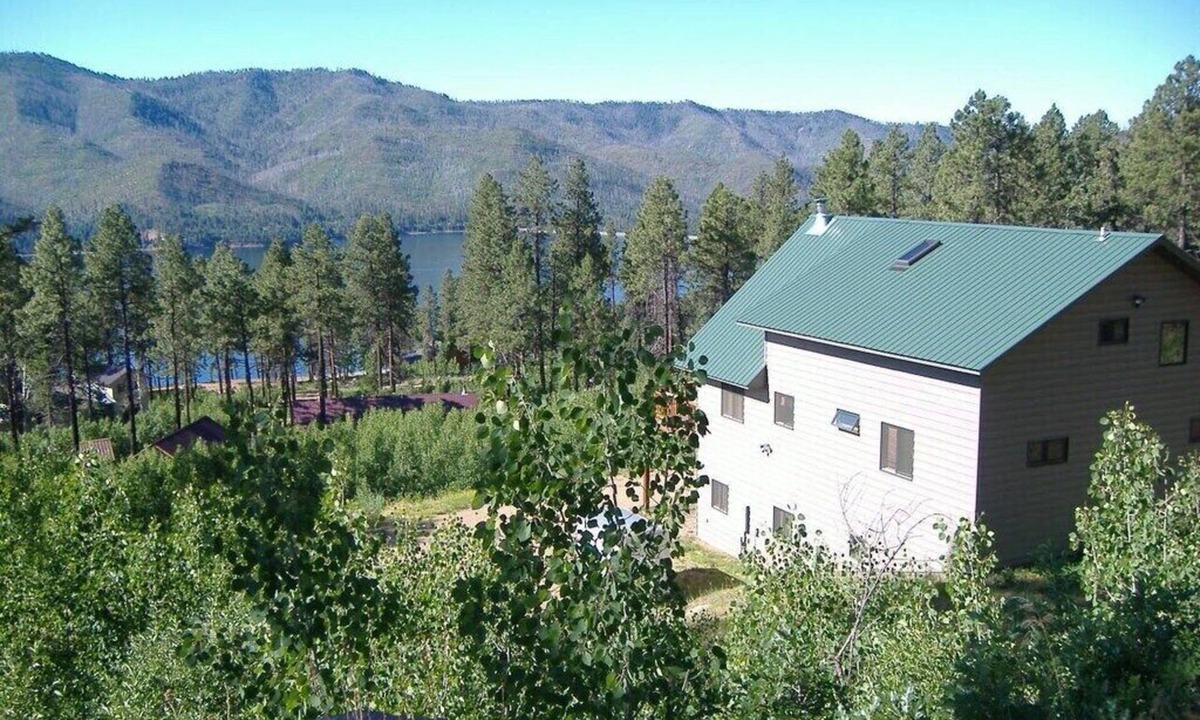 Bayfield House | Gorgeous Mountian Lake House at Vallecito