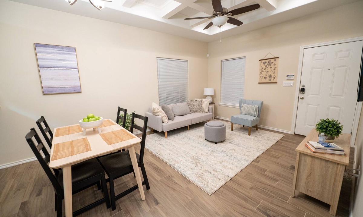 Edinburg House | Gorgeous Pet Friendly Townhome: Clean and Spacious With Private Terrace!