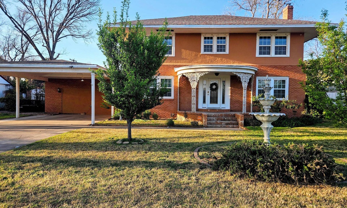 Carlsbad House | Grand Heritage Home: 4 Bedroom, 3 Bath, Steps from Lake Carlsbad