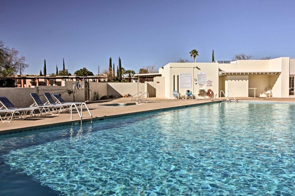Casa Paloma I House | Green Valley Townhome w/Patio & Resort Amenities