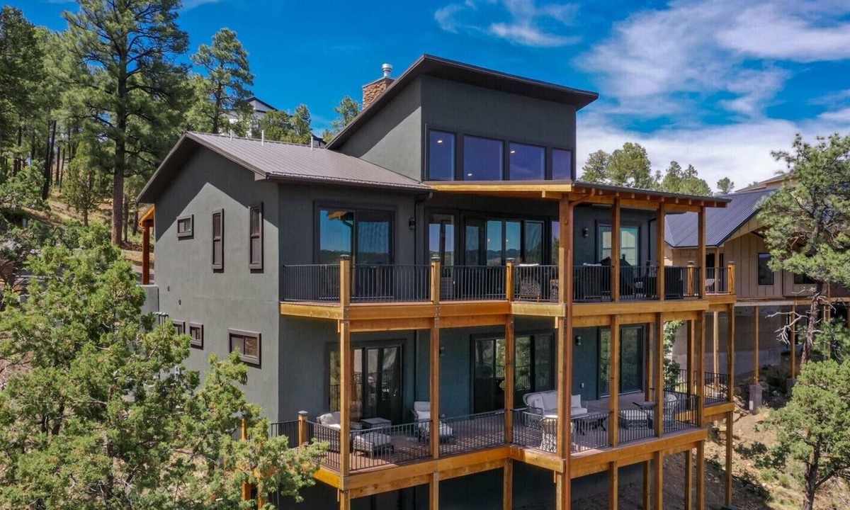 Ruidoso Cabin | Grindstone Cowboy | Luxury Lake Views, Hot Tub & Game Room Retreat