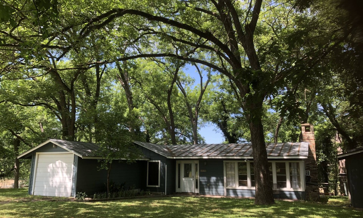 New Braunfels Cabin | Guadalupe River Road Retreat Southwestern Cabin