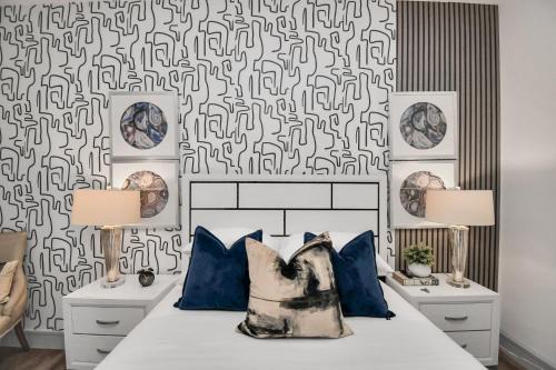 Braeswood Place Apartment | Haus of Blues-Walk to NRG Stadium-Med Center-Private Parking