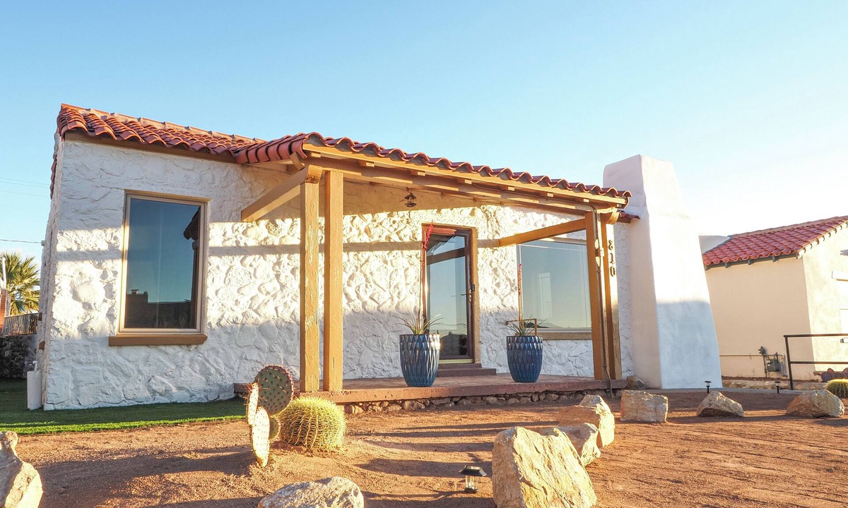 El Paso House | Heart of Kern - w/fast wifi 609Mbps - Full Kitchen - Child Safe - Pets Ok -