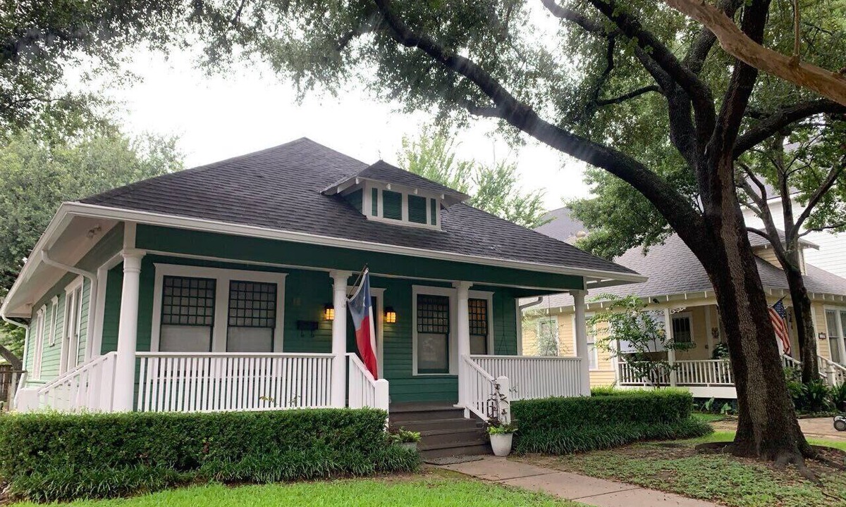 Houston Heights House | Heights VRBO since 2016. Five stars. New GREEN exterior paint color April 2026