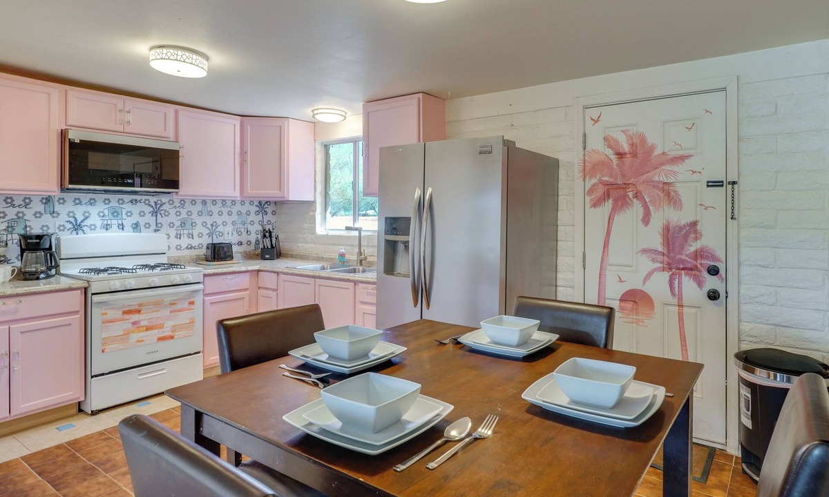 Drexel Heights House | Hike, Golf & Dine: Tucson Retreat w/Mtn Views!