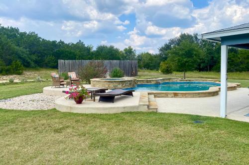 Henly House | Hill Country Escape: Family Home w/Outdoor Oasis