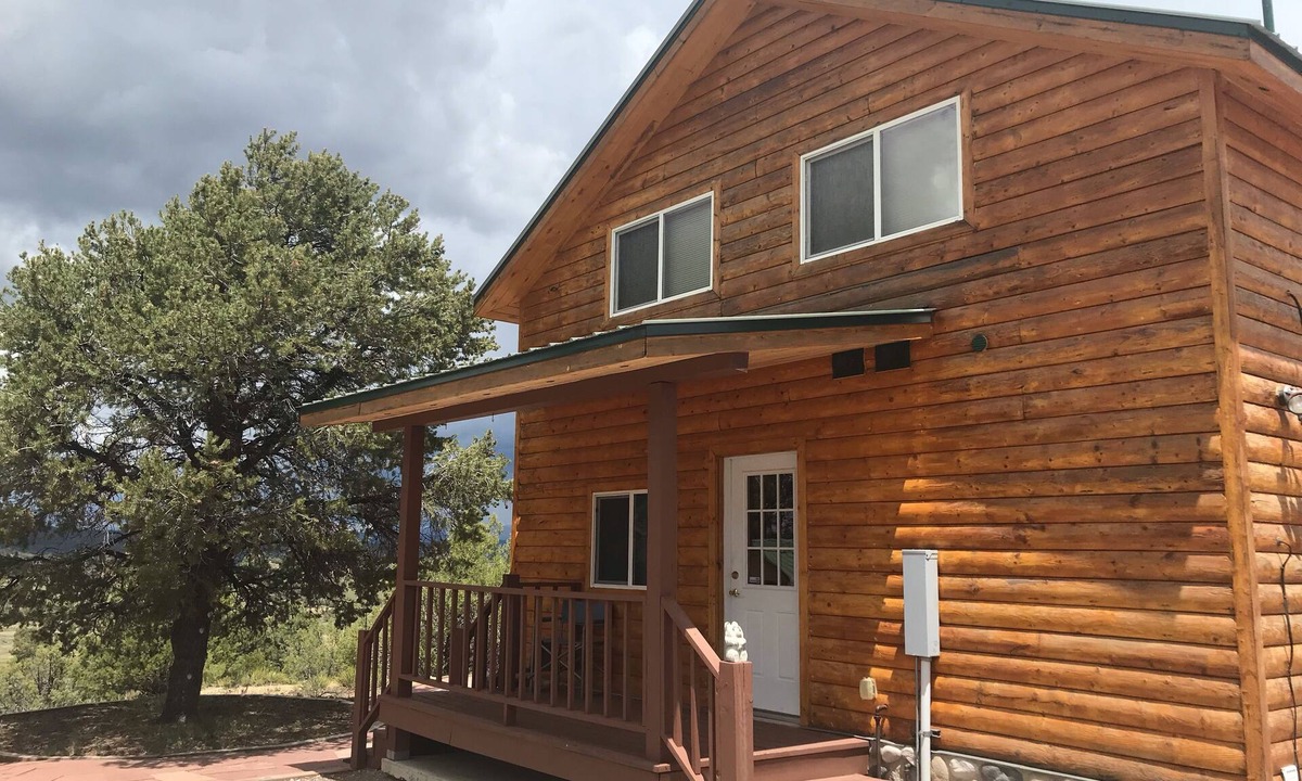 Rutheron Cabin | Hilltop Cabin with Sunning Views on 11 Acres