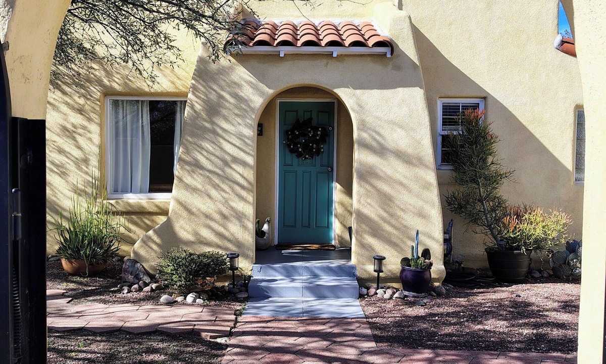 Rincon Heights House | Historic 3 BR 2 BA home, with separate Casita. Walk to the U of AZ campus.
