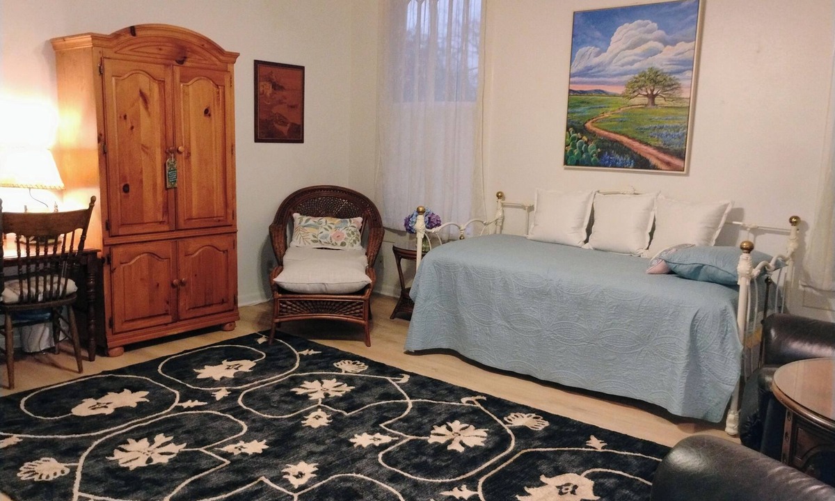 Brenham House | Historic Holle House, Beautiful private 2nd Floor Apt. with modern amenities.