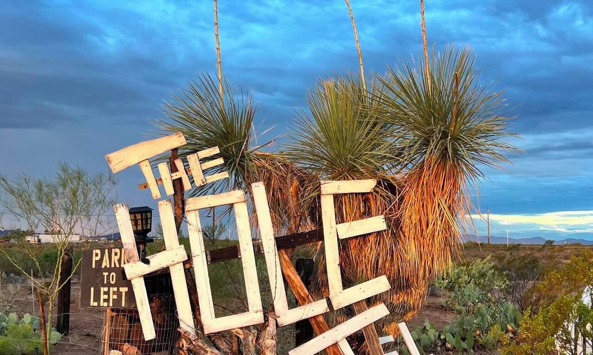 Columbus House | Hole in the Wall Getaway - USA/MEXICO Border Bed & Breakfast