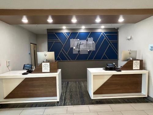 Grants Hotel | Holiday Inn Express Hotels Grants - Milan by IHG