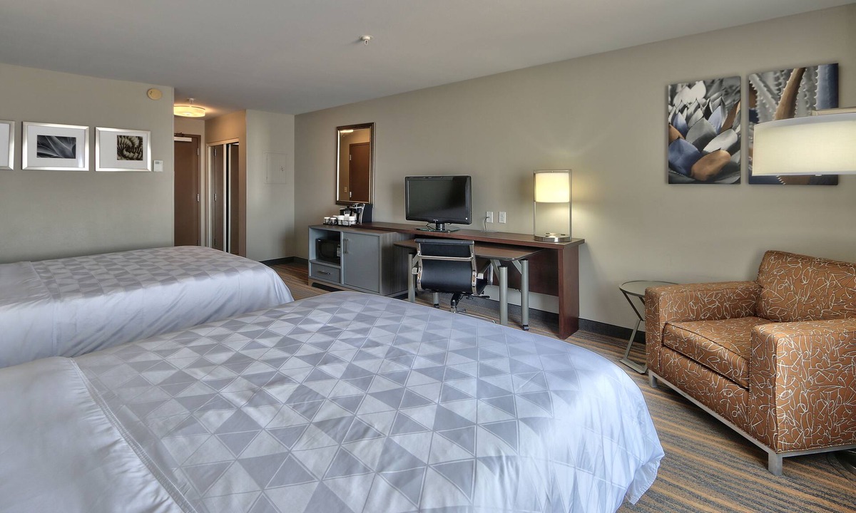 Northeast Heights Hotel | Holiday Inn & Suites Albuquerque-North I-25 by IHG