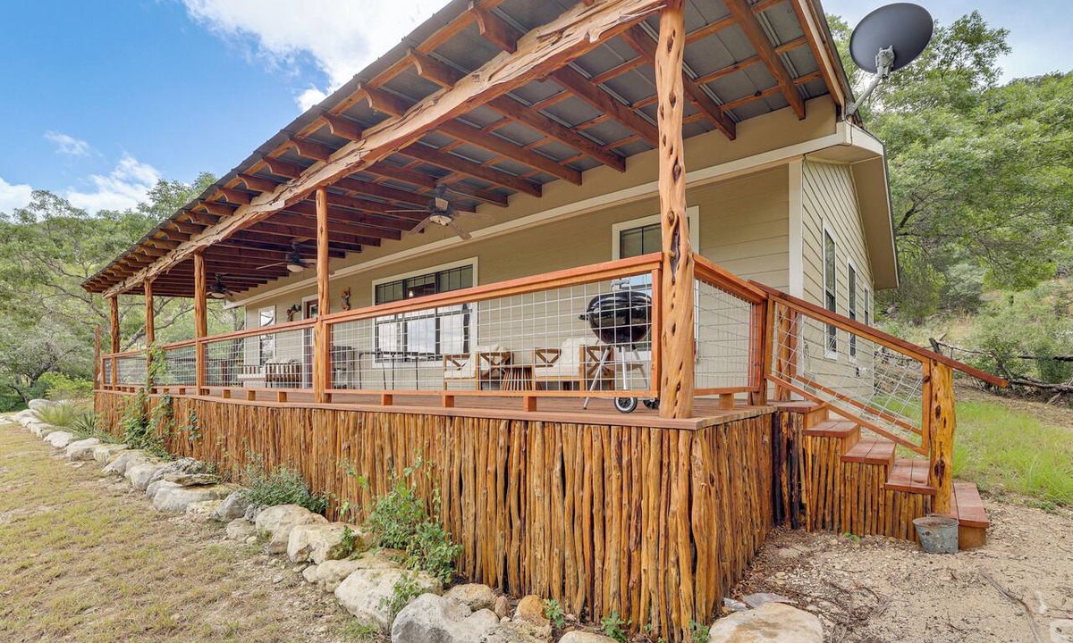 Tarpley Cabin | Horse Friendly! Hill Country Retreat w/Views