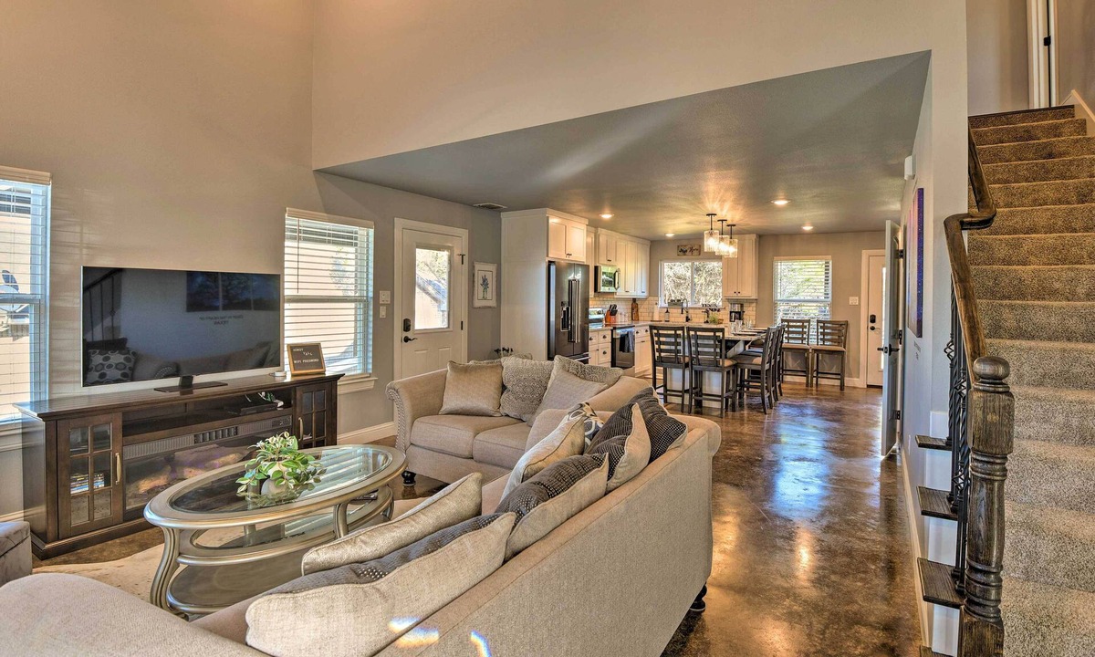 Granbury House | Hot Tub & Fire Pit! Cozy Granbury Escape Near Lake