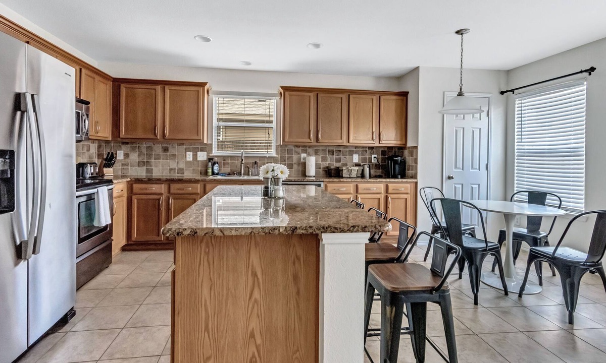 West Dallas House | HUGE HOUSE!!! MINUTES TO DOWNTOWN!!! FAMILY FRIENDLY!!