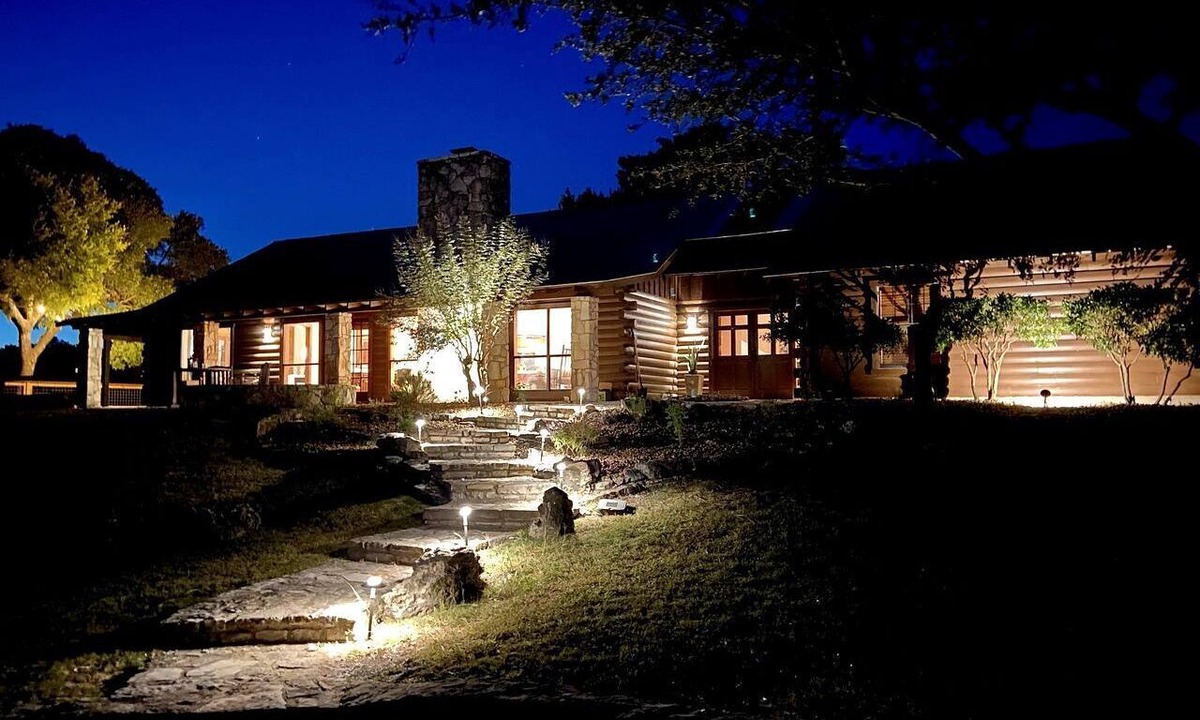 Ingram Cabin | Impressive Modern Cabin with Beautiful Interior and Exterior in Ingram, Texas