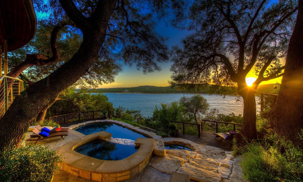 Volente House | Indulge in Luxury★Sweeping Lake Travis Views★Saltwater Pool★Mesmerizing Sunsets!