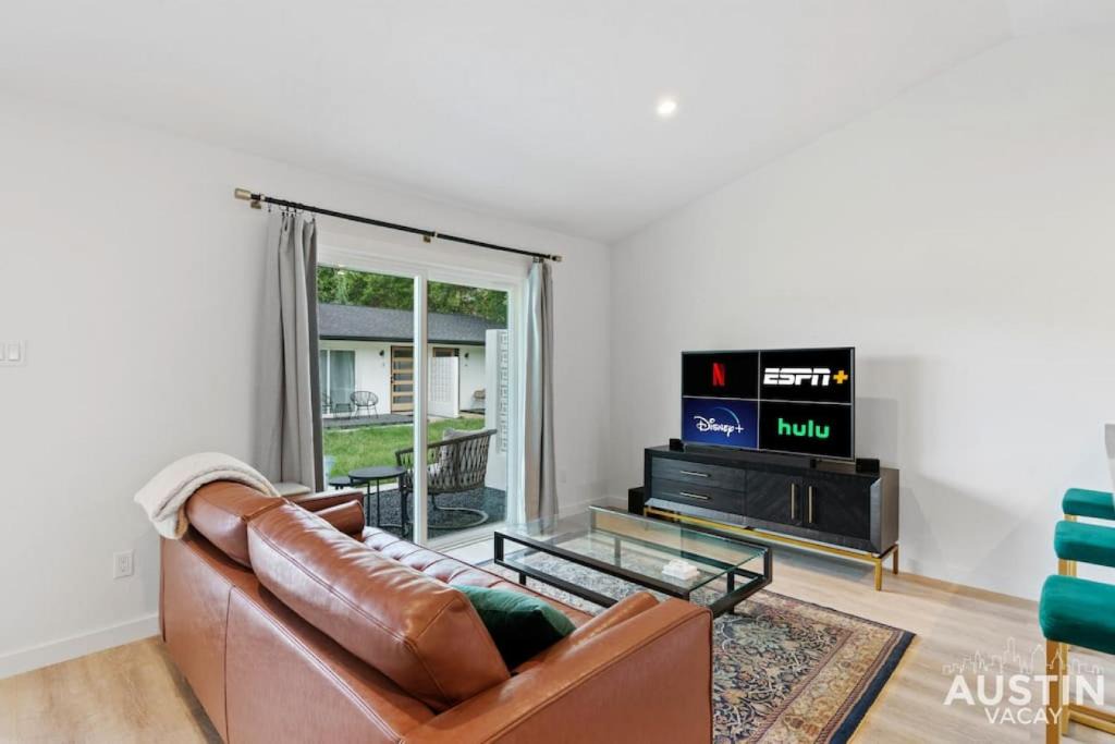Barton Hills Apartment | Insta-Ready Apartment in Barton Hills w King Bed