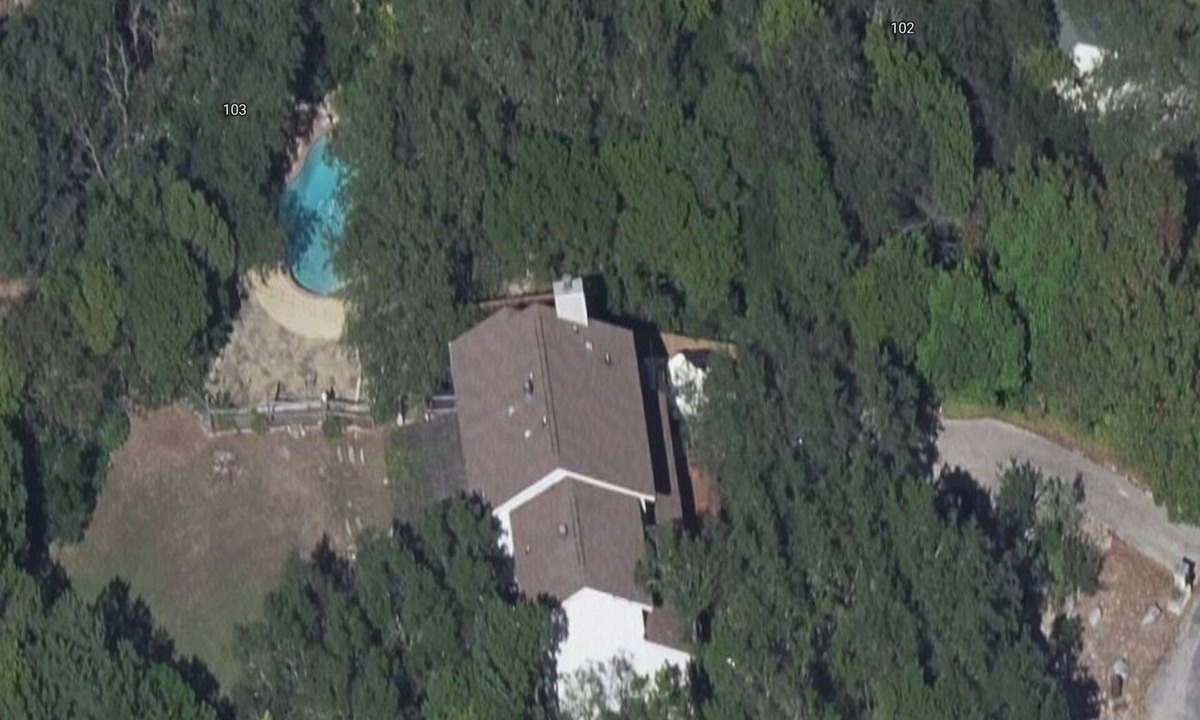 Westridge Estates House | Just Outside of Austin.Quiet, Serene 3 bedroom+ with Pool & Pond