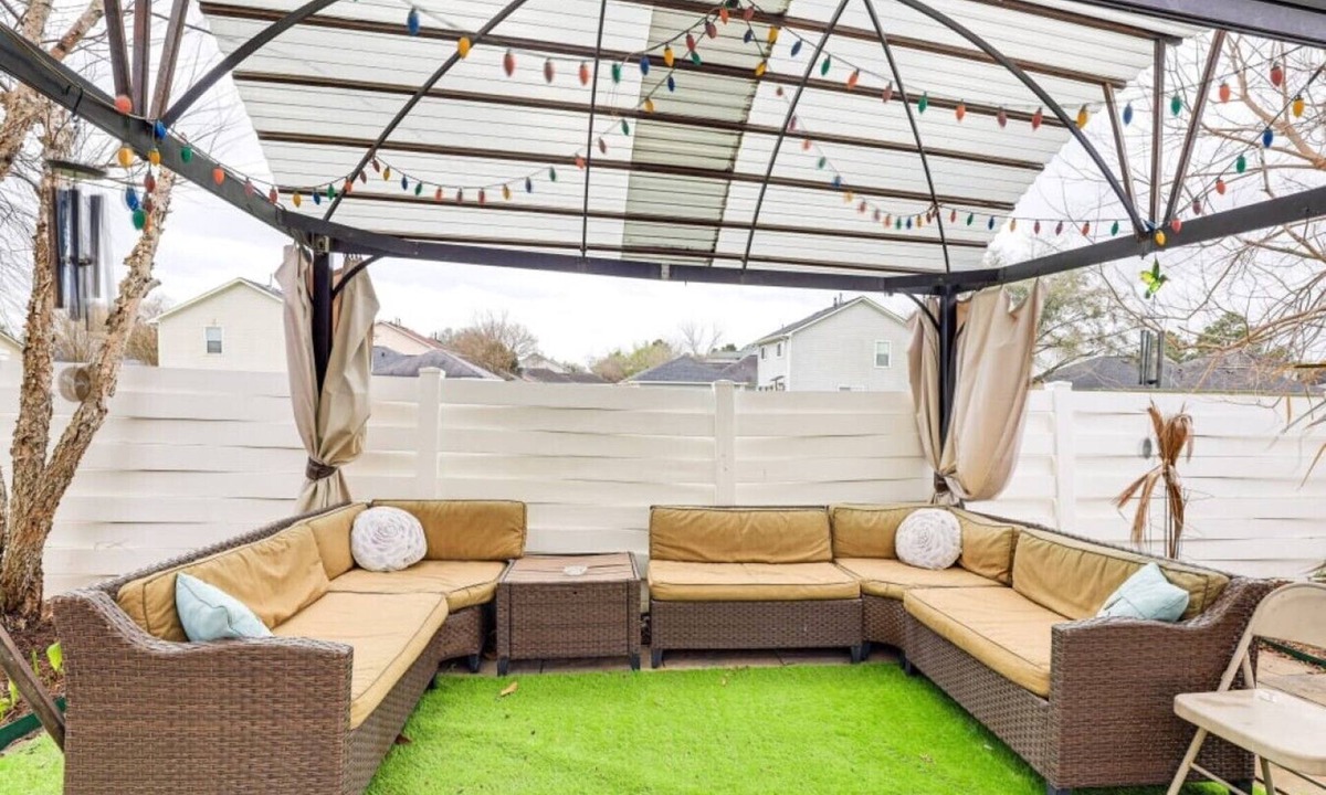 Barker House | Katy Family Home with Patio Pergola and Grill