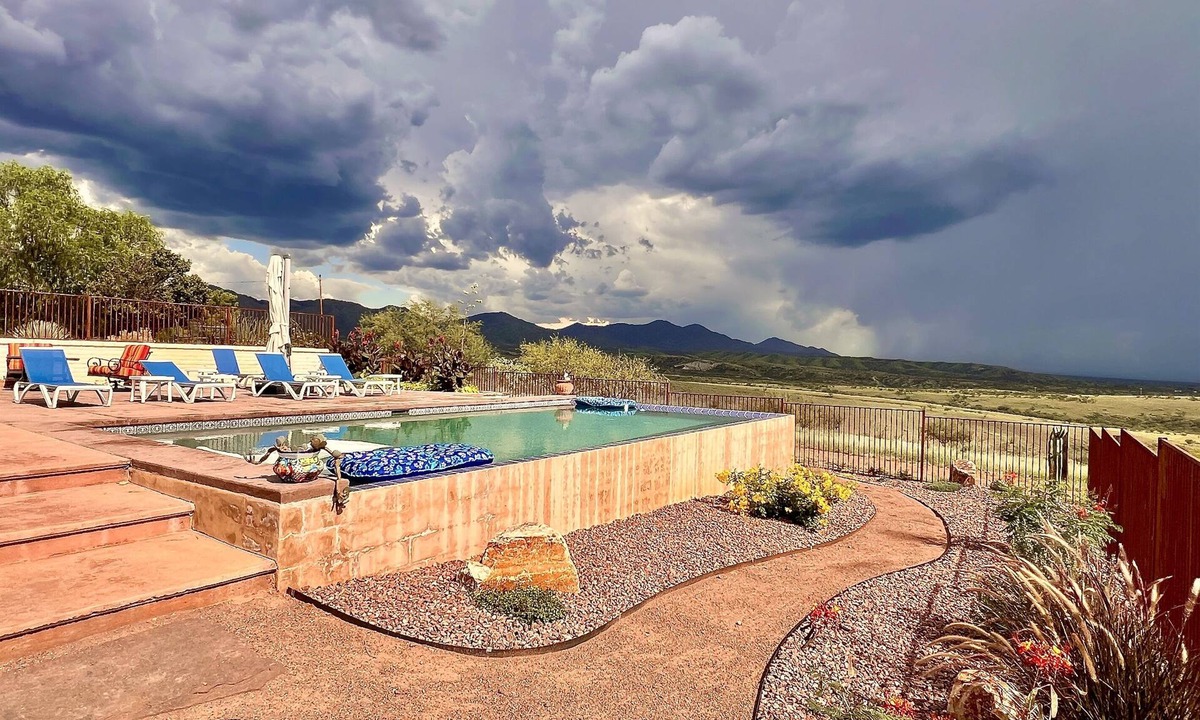 Nogales Cottage | Kestrel Cottage at Birdsong Retreat
