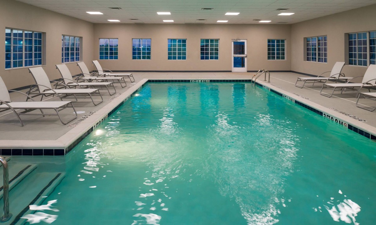 Pecos Condo | King Suite. Free Breakfast. Pool. Gym. Great for Business Travelers!