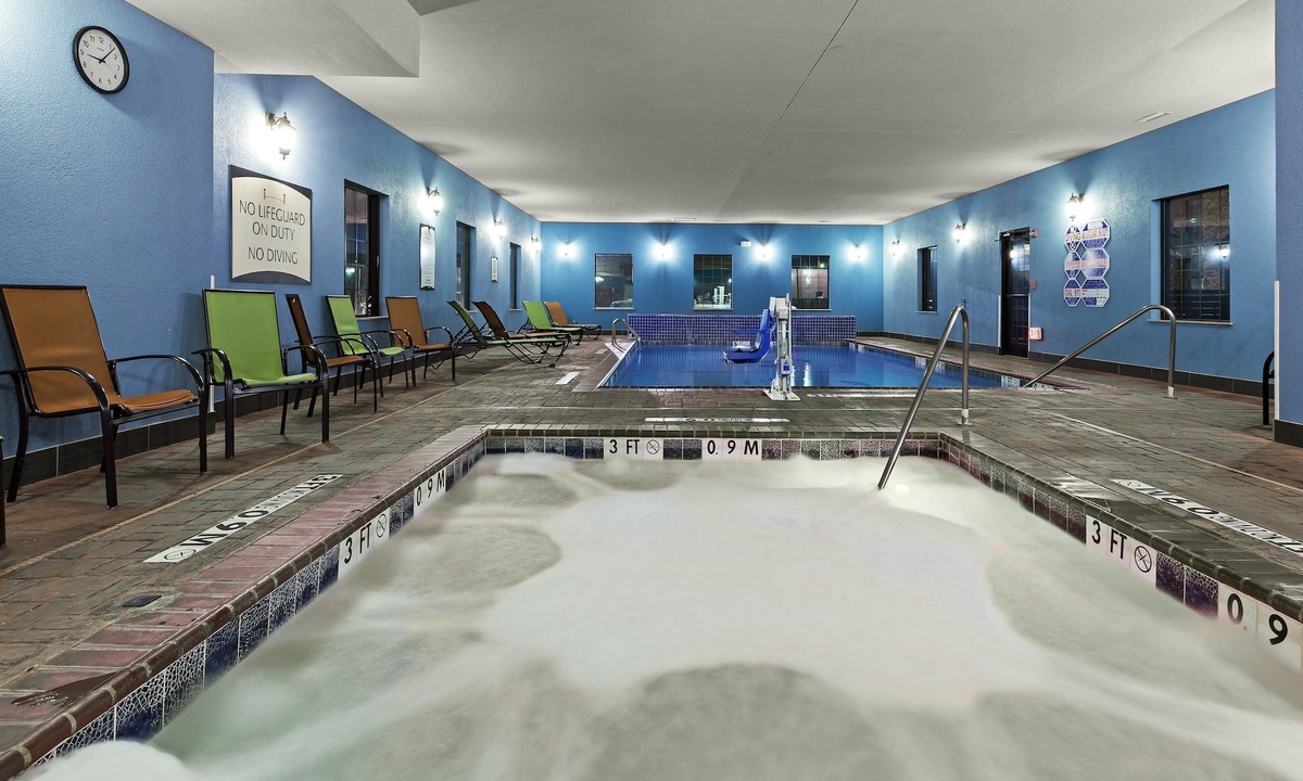 Amarillo Apartment | King Suite | Free Daily Breakfast, Indoor Pool + Fitness Center