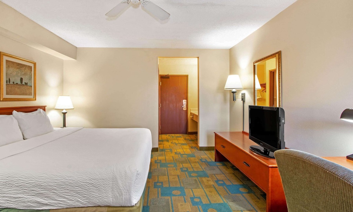 Northeast Heights Hotel | La Quinta Inn & Suites by Wyndham Albuquerque Journal Ctr NW