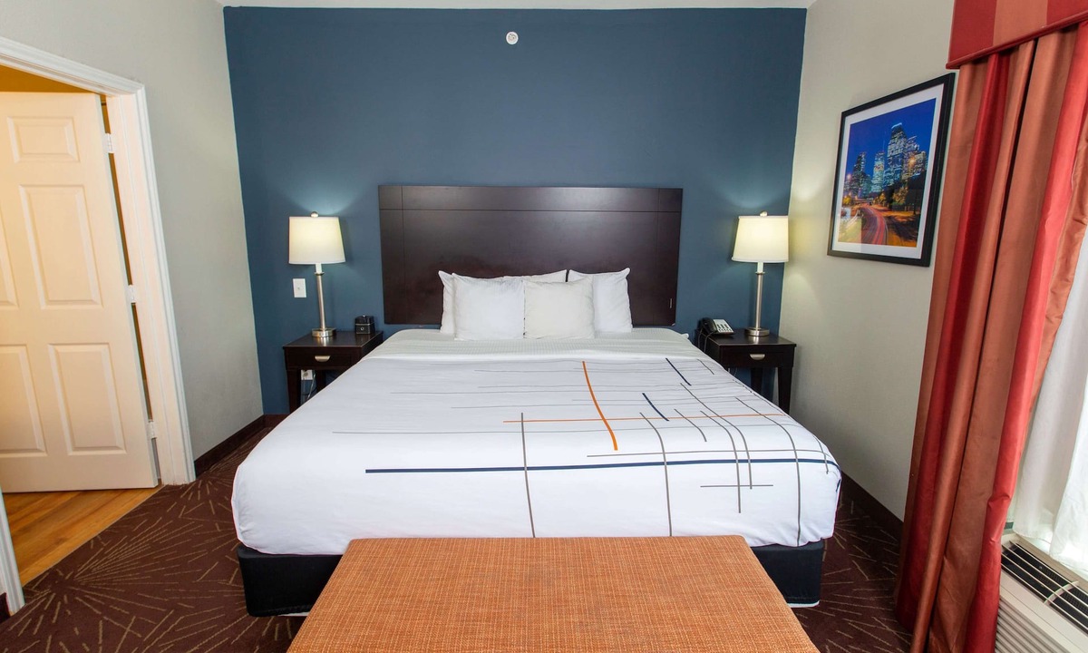 North Shore Hotel | La Quinta Inn & Suites by Wyndham Houston East at Normandy