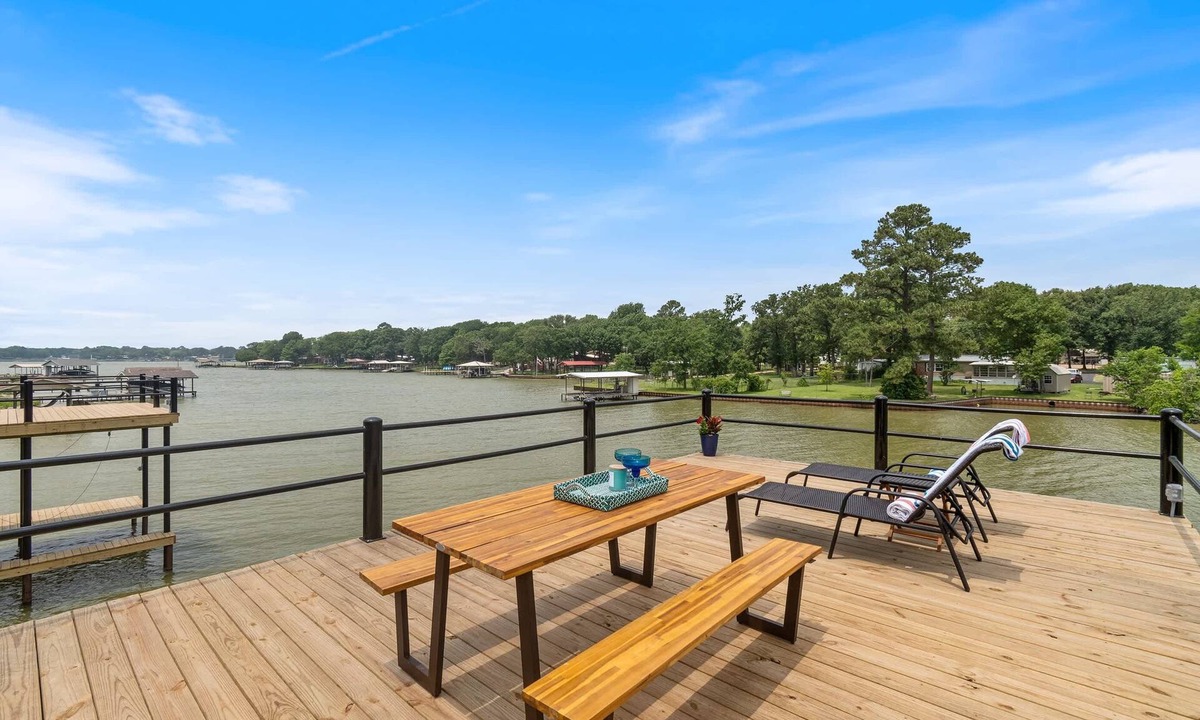 Gun Barrel City House | Lake Front Retreat, Hot Tub, Jet Ski & Boat Rental