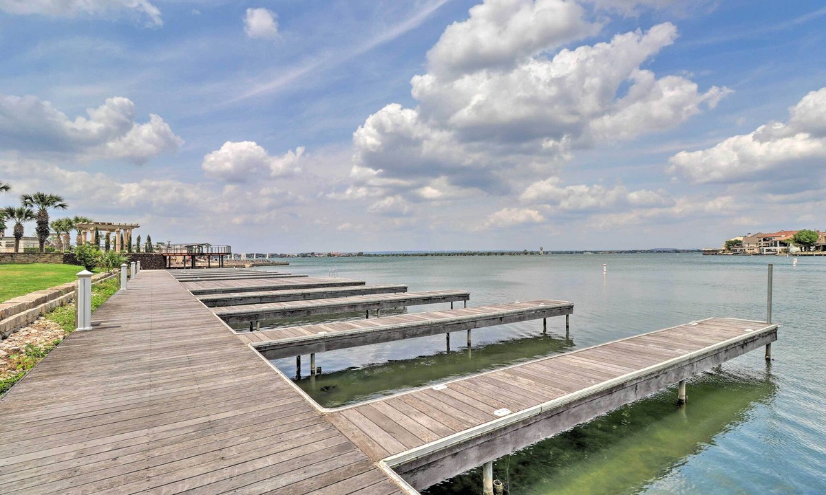 Horseshoe Bay Condo | Lake LBJ Condo w/Balcony & Shared Boat Docks