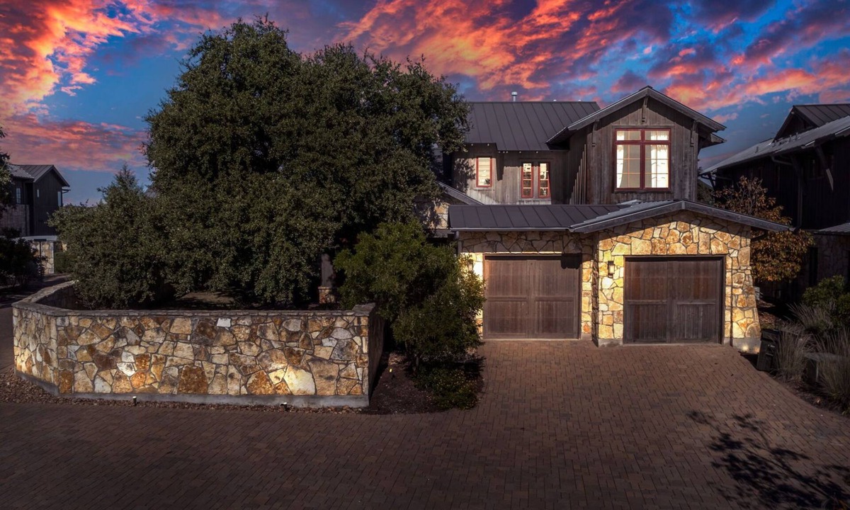 Spicewood Cottage | Lake Travis Home in Resort Community "The Reserve". Boats, kids & pets welcome!