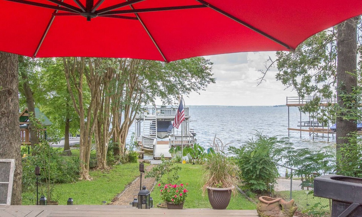 Leisure Land House | Lakeside Cabin Retreat – Stunning Sunsets, Hot Tub & Sauna 75 off before 2/1