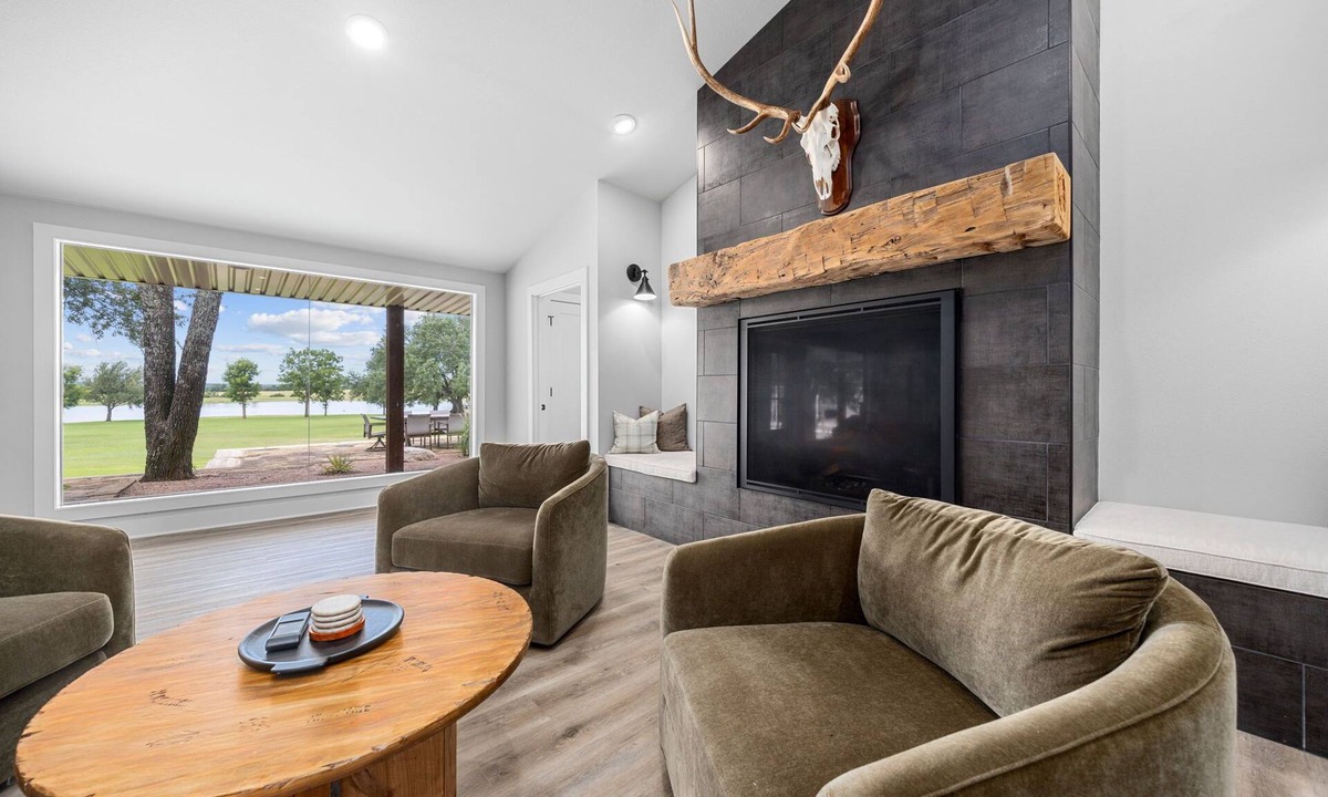 Leon Junction Cabin | Lakeside Lodge w/Saloon, Hot Tub, and Game Room
