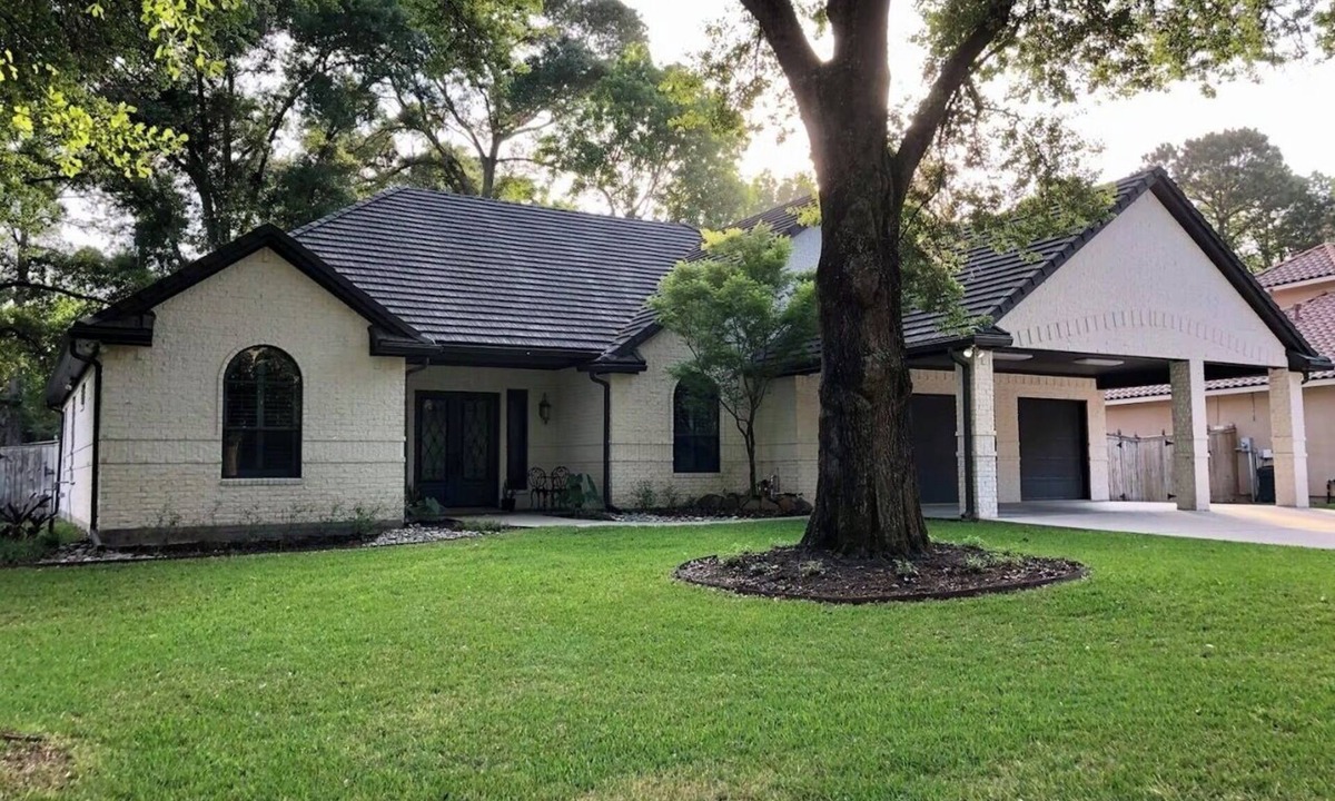 Montgomery House | Lakeside nature retreat, home sleeps 16, 6 rooms, 8 beds Lake Conroe Montgomery