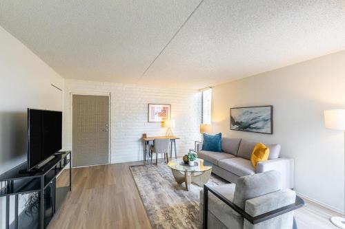Casas Adobes Apartment | Landing Modern Apartment with Amazing Amenities (ID1723X70)