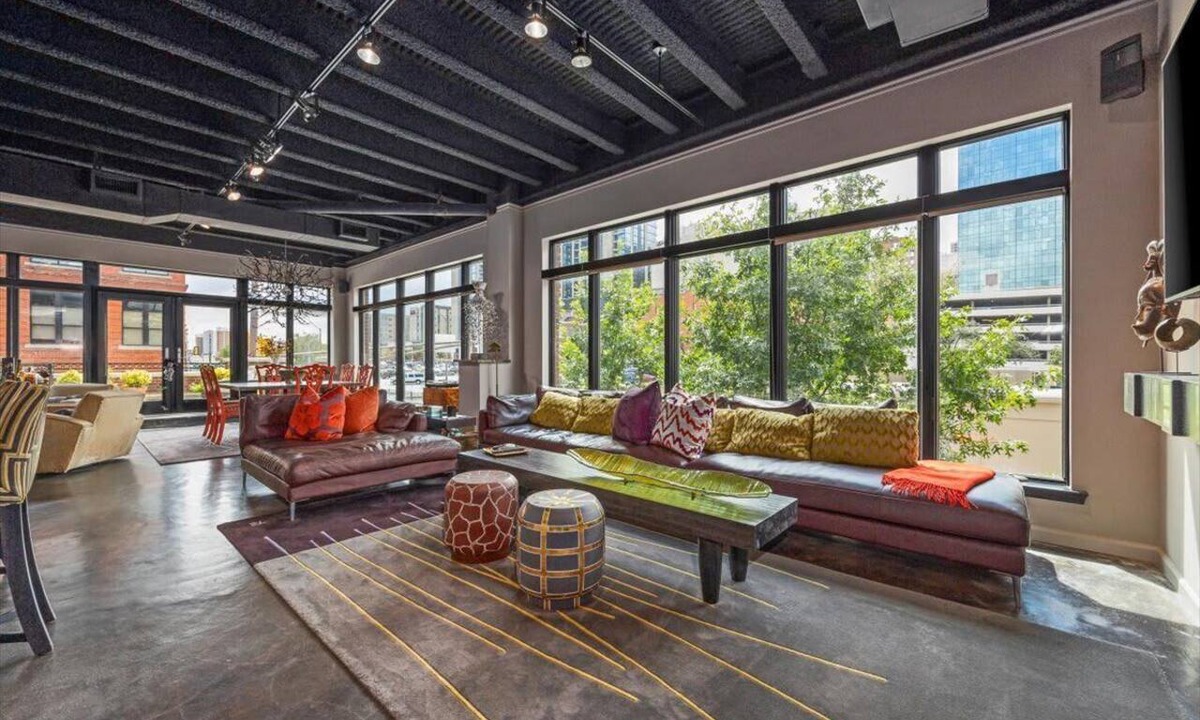 Downtown Fort Worth Apartment | Loft w/Massive Rooftop Deck Walk to Sundance