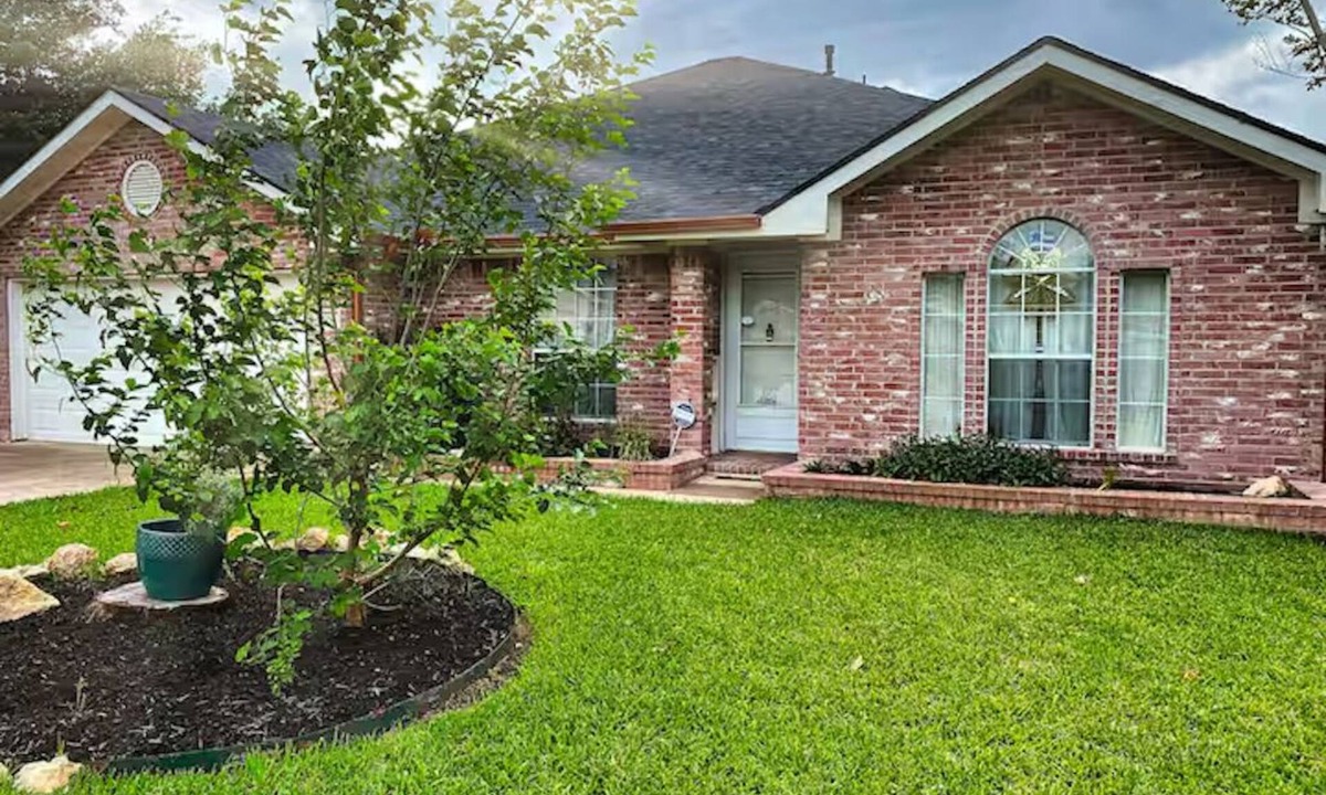 South Creek House | Lovely 4-bedroom house with AC in Round Rock
