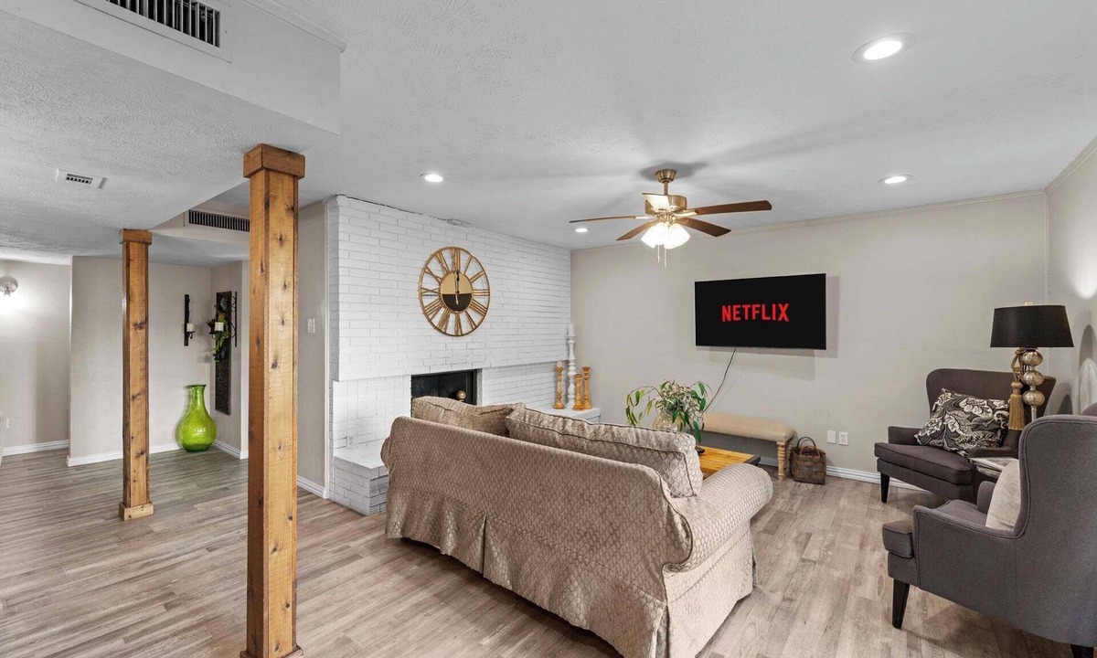 The Colony House | Lovely 4-bedroom townhome with Spacious Yard in serene The Colony