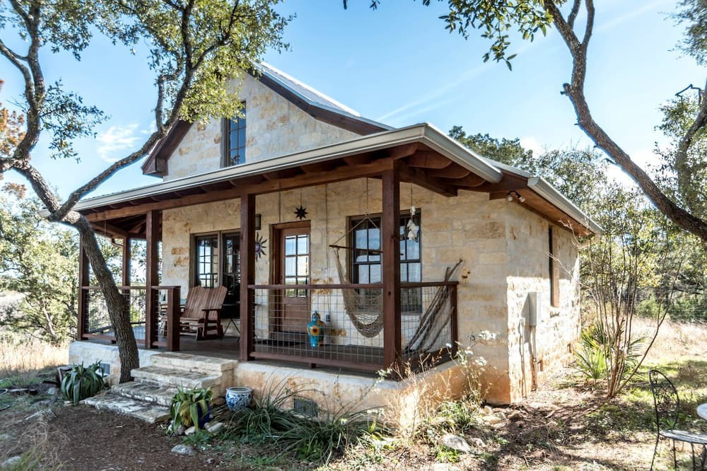 Hammett's Crossing Cottage | Lovely Cottage Retreat in Texas Hill Country with Cypress Creek Views near Hamilton Pool