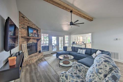 Flint House | Luxe Lakehouse w/Sunset Views on Lake Palestine!