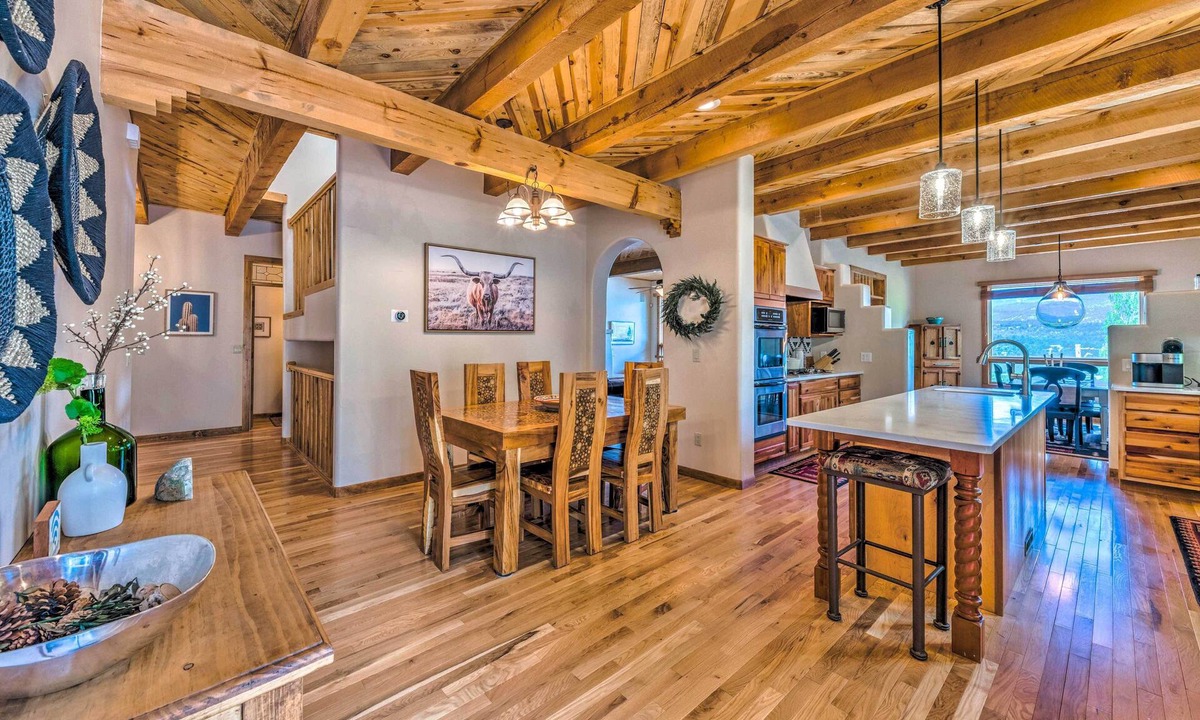 Ruidoso House | Luxe Ruidoso Home w/Hot Tub + Mountain Views